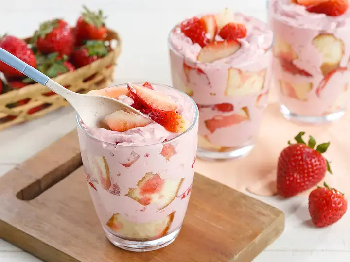 Strawberry Cheesecake Cups