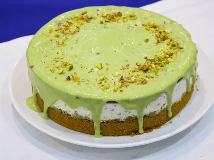 Dubai Chocolate-Inspired No Bake Piastachio Cake