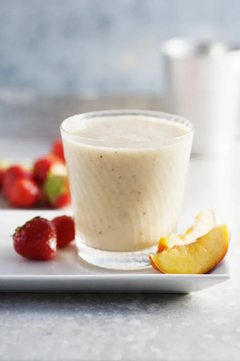 peach and strawberry oatmeal blitz