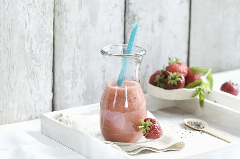 strawberry and banana chia smoothie