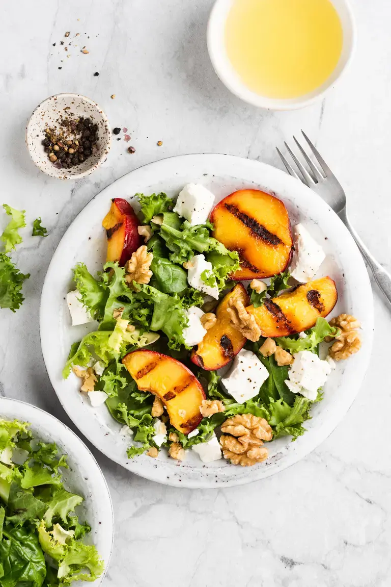 peach and walnut salad