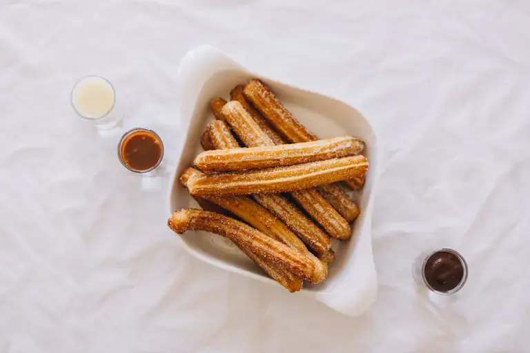 churros with chocolate sauce
