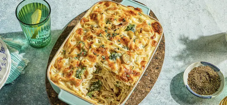 Fettuccini with Chicken and vegetables Gratin