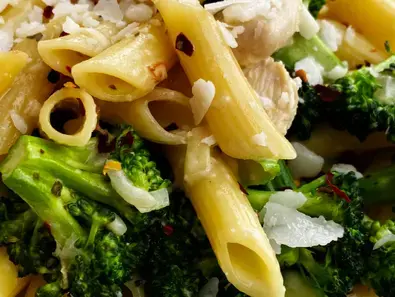 Creamy Chicken &amp; Broccoli Pasta