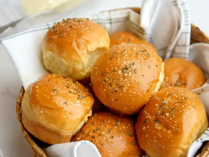 dinner rolls
