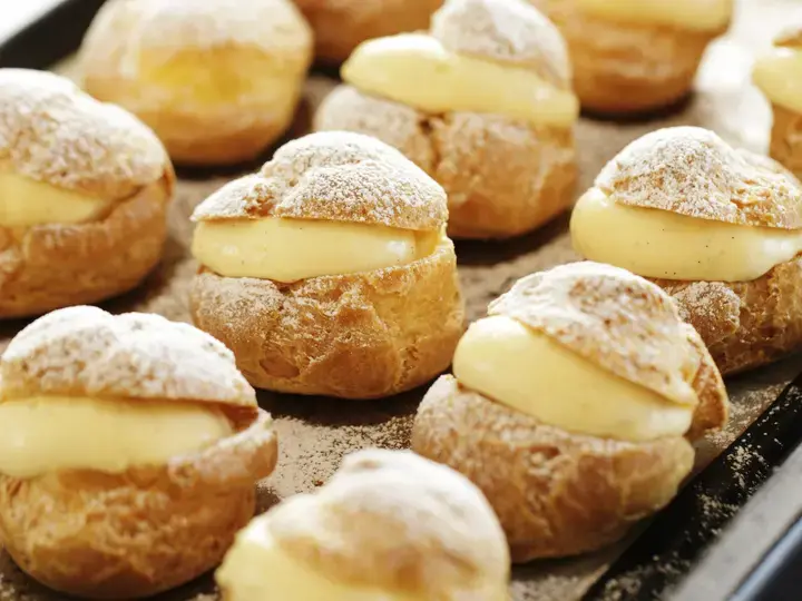 cream puff dessert