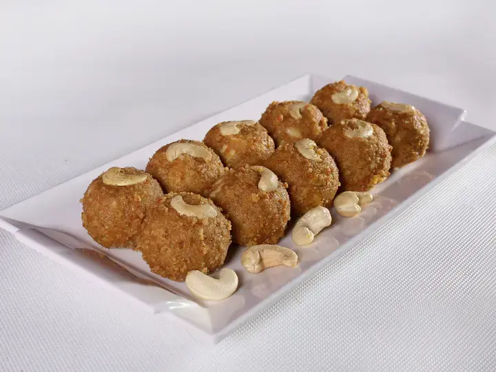 sooji and cashew ladoo