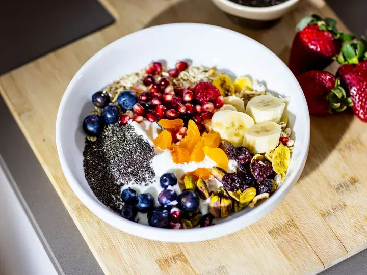Homemade muesli with oats, dates &amp; berries