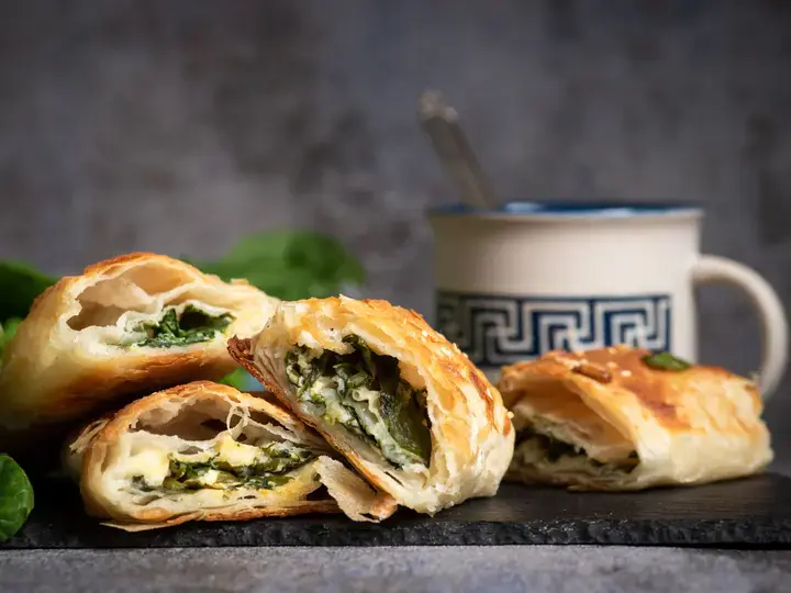 Spinach and Cheese Breakfast Pockets