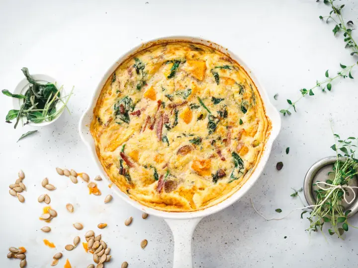 Spinach baked eggs with parmesan &amp; tomato toasts
