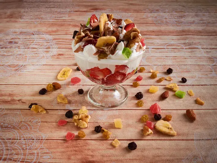 Koko crunch and yogurt parfait