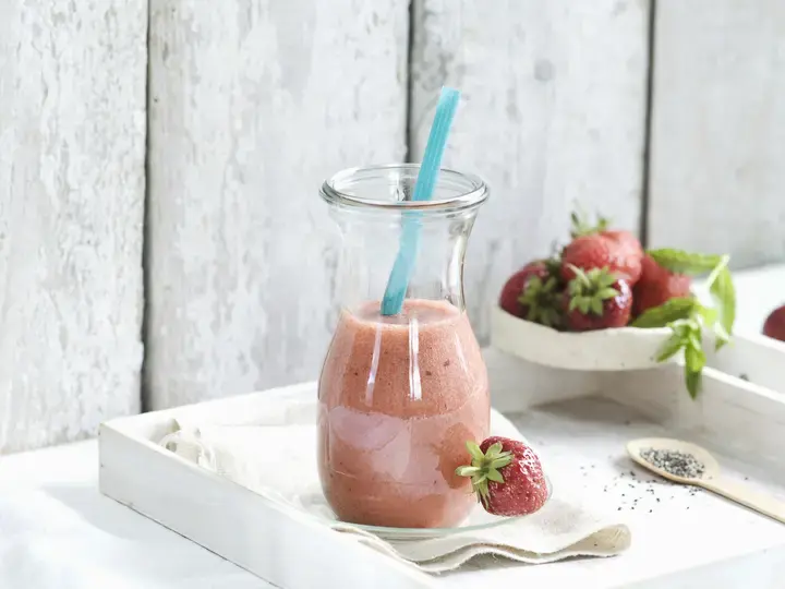 strawberry and banana chia smoothie