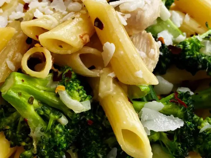 Creamy Chicken &amp; Broccoli Pasta