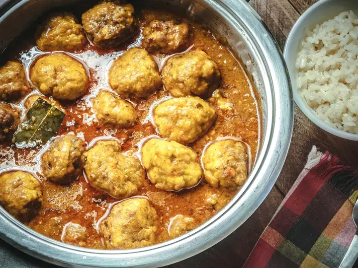 White Chicken Meatball Curry