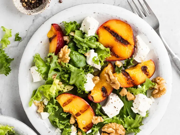 peach and walnut salad