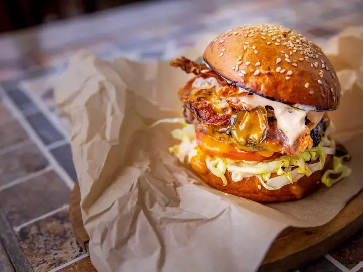 Beef burger with onions and jalapeños