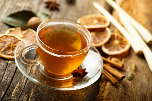 Chế biến đồ uống từ chanh, sả với mật ong