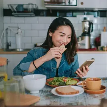 oking at the phone home