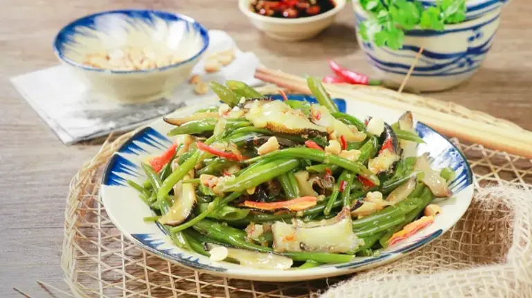 Rau muống xào ốc giác