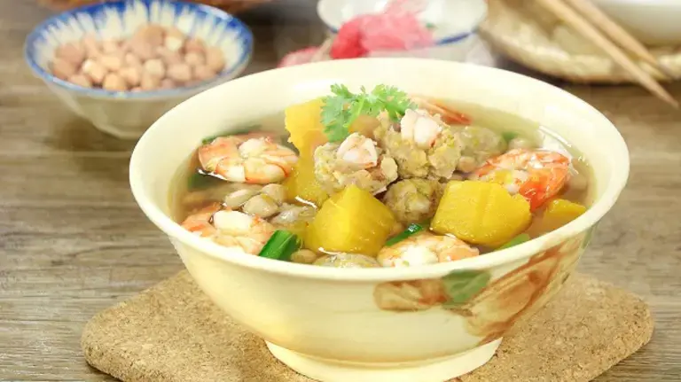 Canh bí đỏ nấu tôm thịt viên