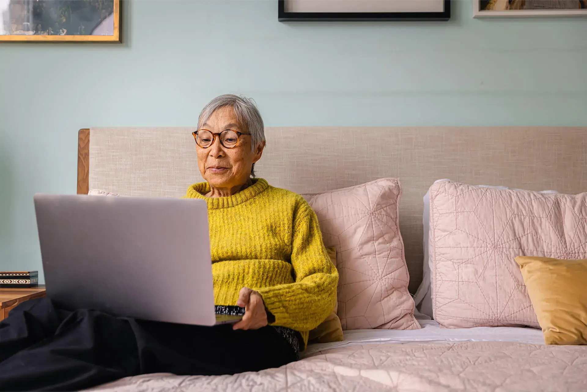 Tại sao người cao tuổi hay ngủ ít?