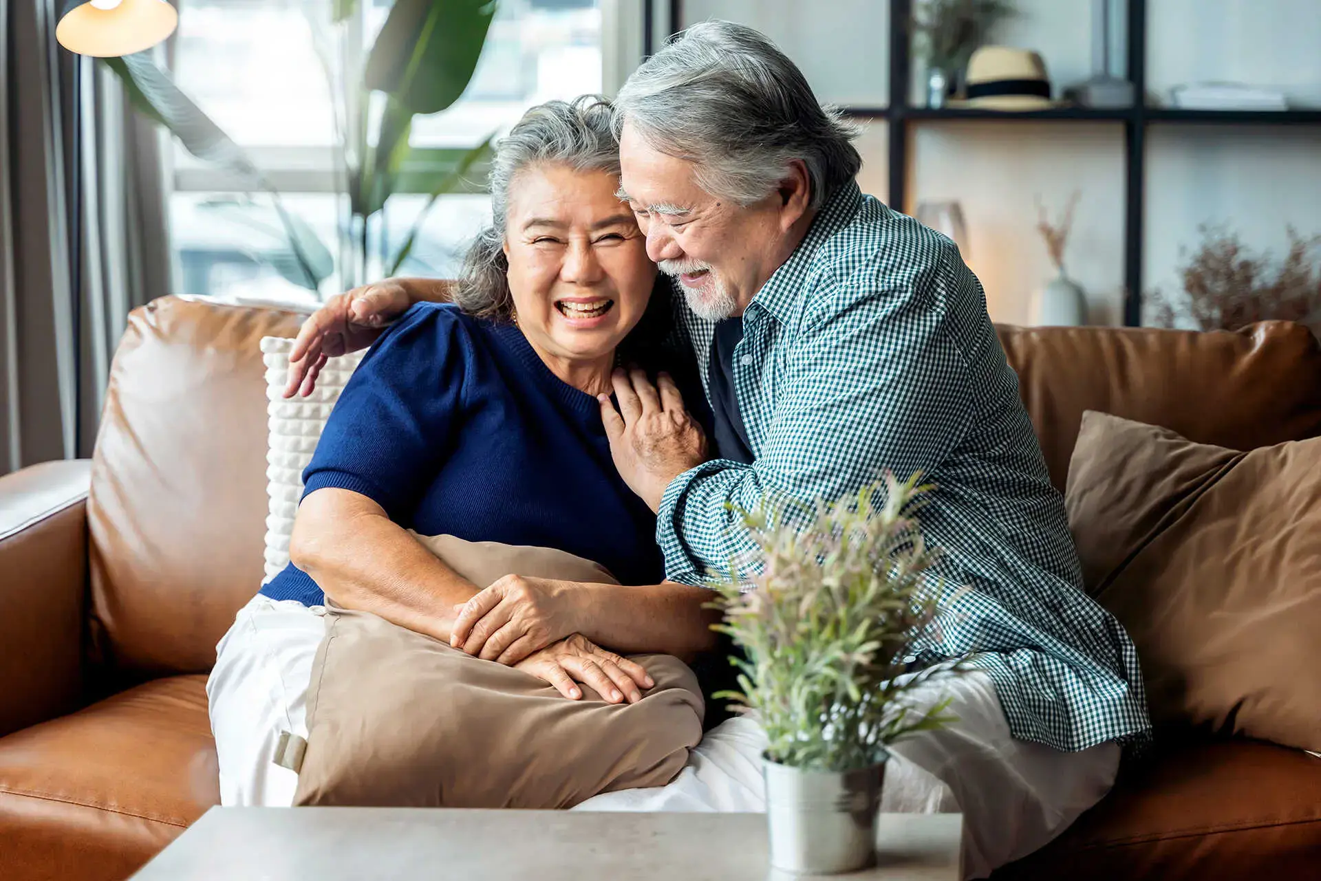 Cơ thể người lớn tuổi dễ dàng mắc bệnh khi giao mùa