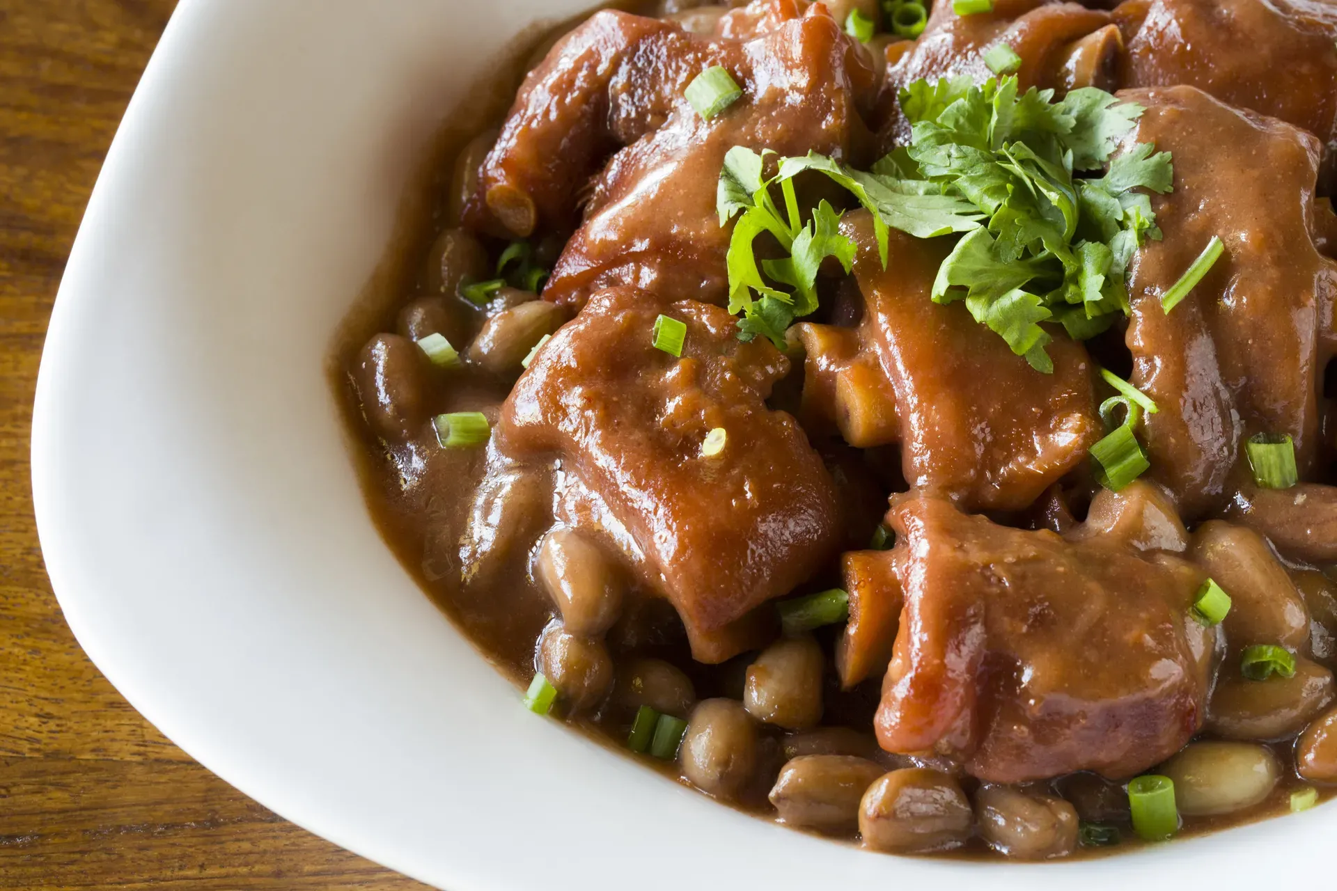 Công thức sườn hầm đậu phộng mềm tan trong miệng, ăn là nhớ mãi