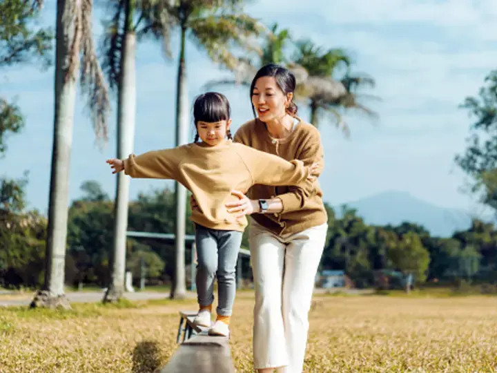 Học cách giữ thăng bằng để tạo thói quen cho bé