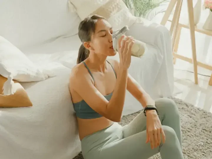 Uống sữa sau khi buổi tập thể dục