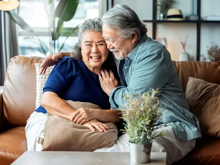 Cơ thể người lớn tuổi dễ dàng mắc bệnh khi giao mùa