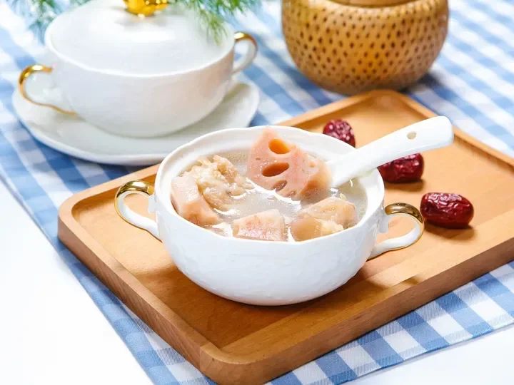 Cách làm củ sen hầm xương và đậu phộng bổ dưỡng, thơm ngon